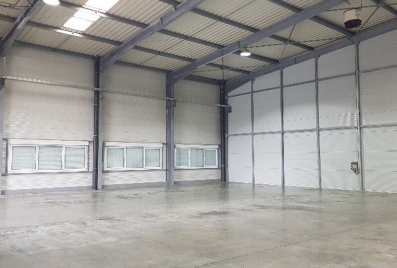 Entrepôt de 400 m² à louer sur Henriville