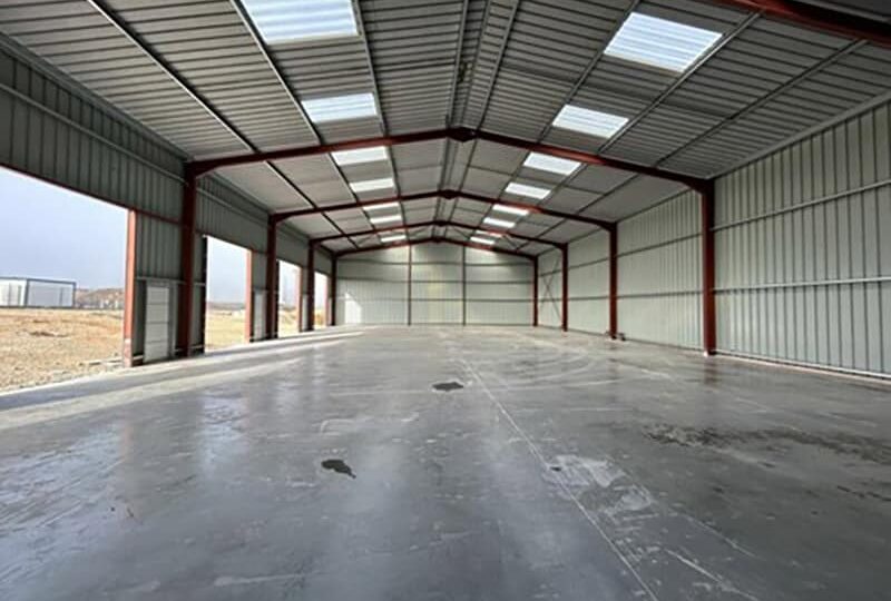 Activity unit for rent in Morville-lès-Vic (650 m²), in a rich commercial environment