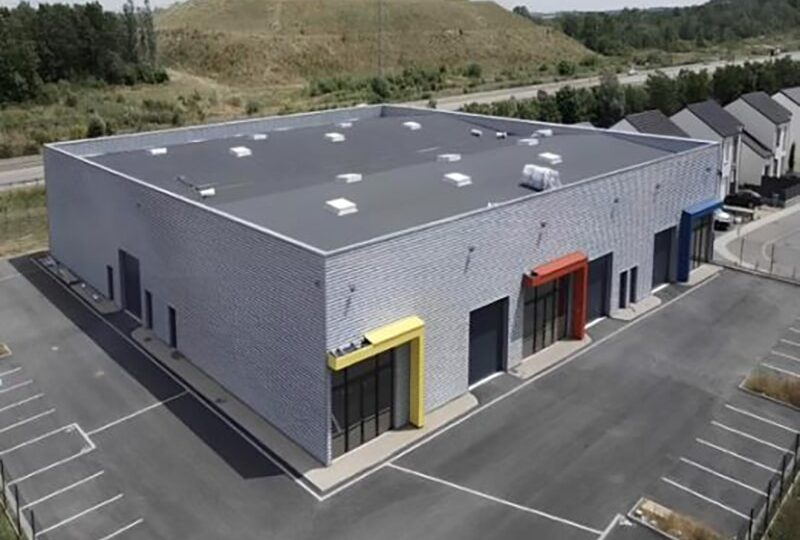 Locaux commerciaux de 350 m², situés sur un axe générant du passage et à proximité de l’A4 et de l’A31.