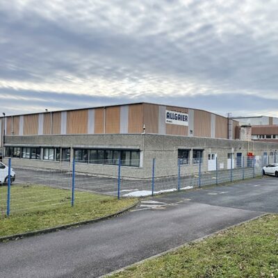 Bâtiment à usage industriel & bâtiment annexe de stockage à vendre