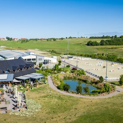 Ensemble immobilier haut de gamme & terrain de près de 30 ha