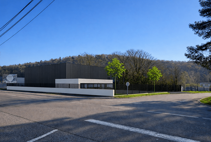 Belle opportunité pour ces 650 m² dont 100 m² de bureaux, disponibles début 2028.