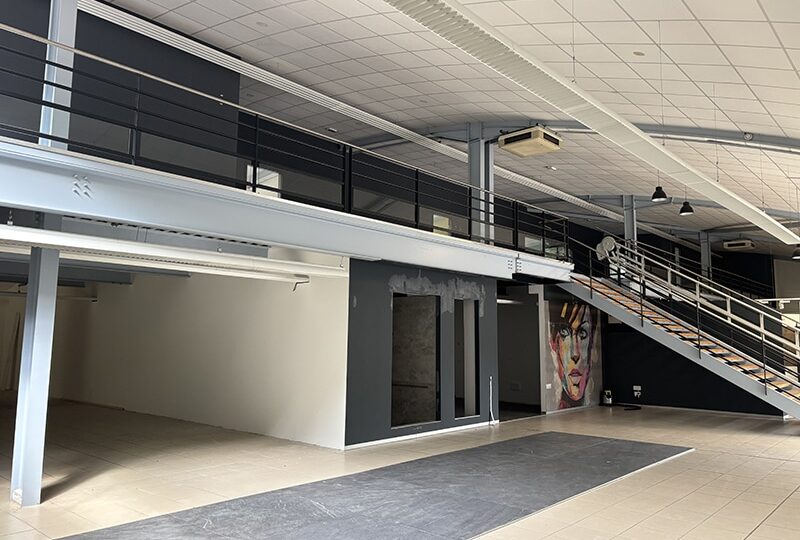 Grand local commercial de 1 740 m² avec parking à Macheren – Idéal commerce spécialisé