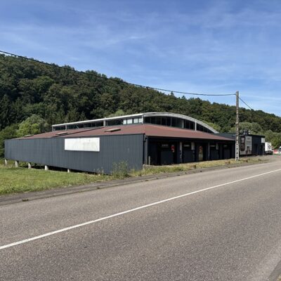 Grand local commercial avec parking à Macheren – Idéal commerce spécialisé